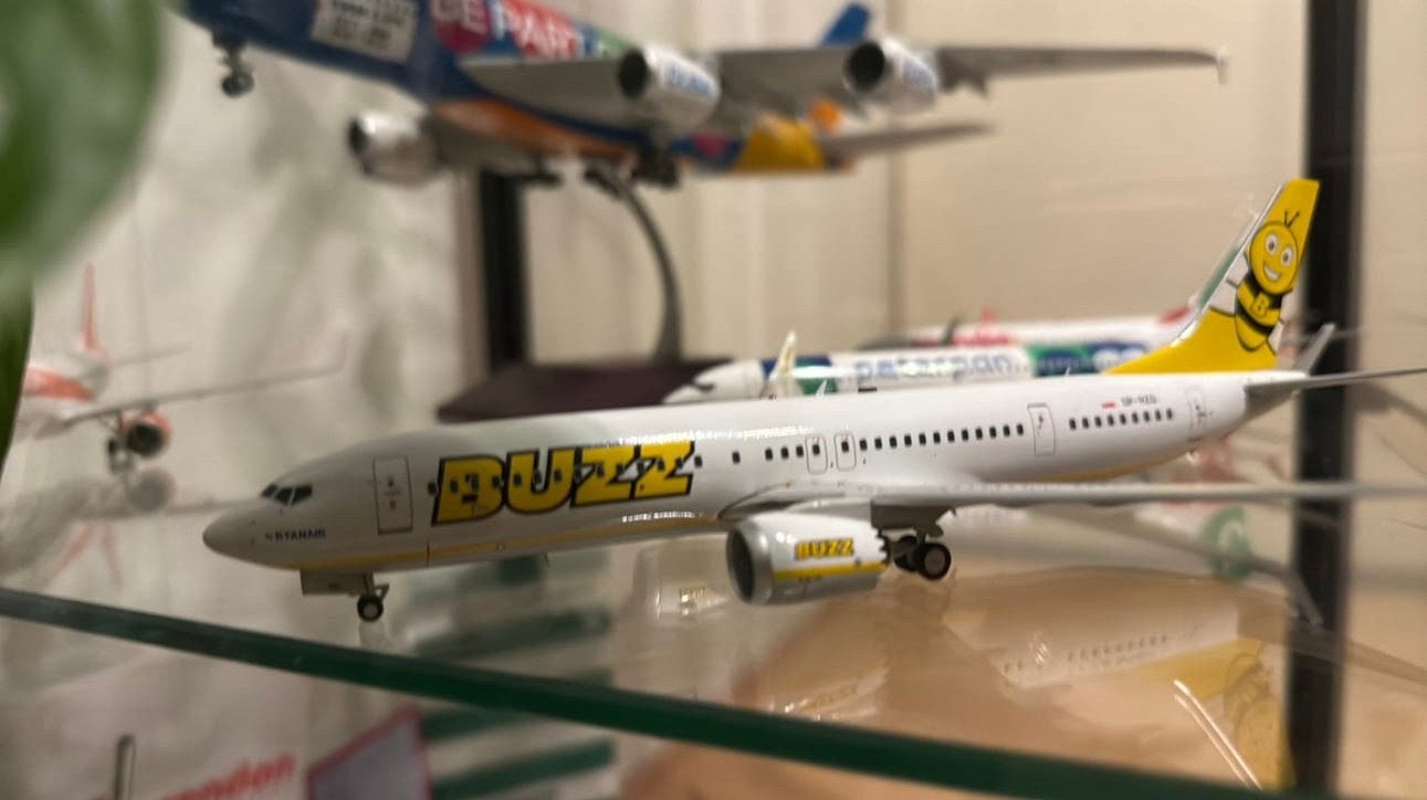 Buzz 737 max 8 1:200, Verzamelen, Ophalen, Zo goed als nieuw, Schaalmodel