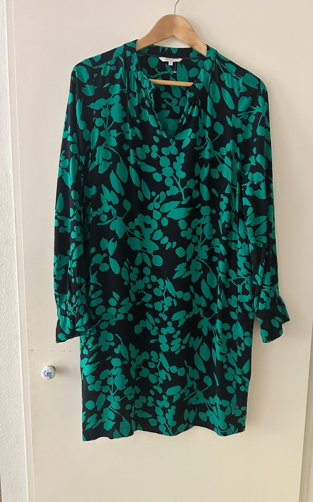 Sandwich jurk zwart met groene print, maat 36, Kleding | Dames, Jurken, Zwart, Ophalen of Verzenden, Zo goed als nieuw, Maat 36 (S)