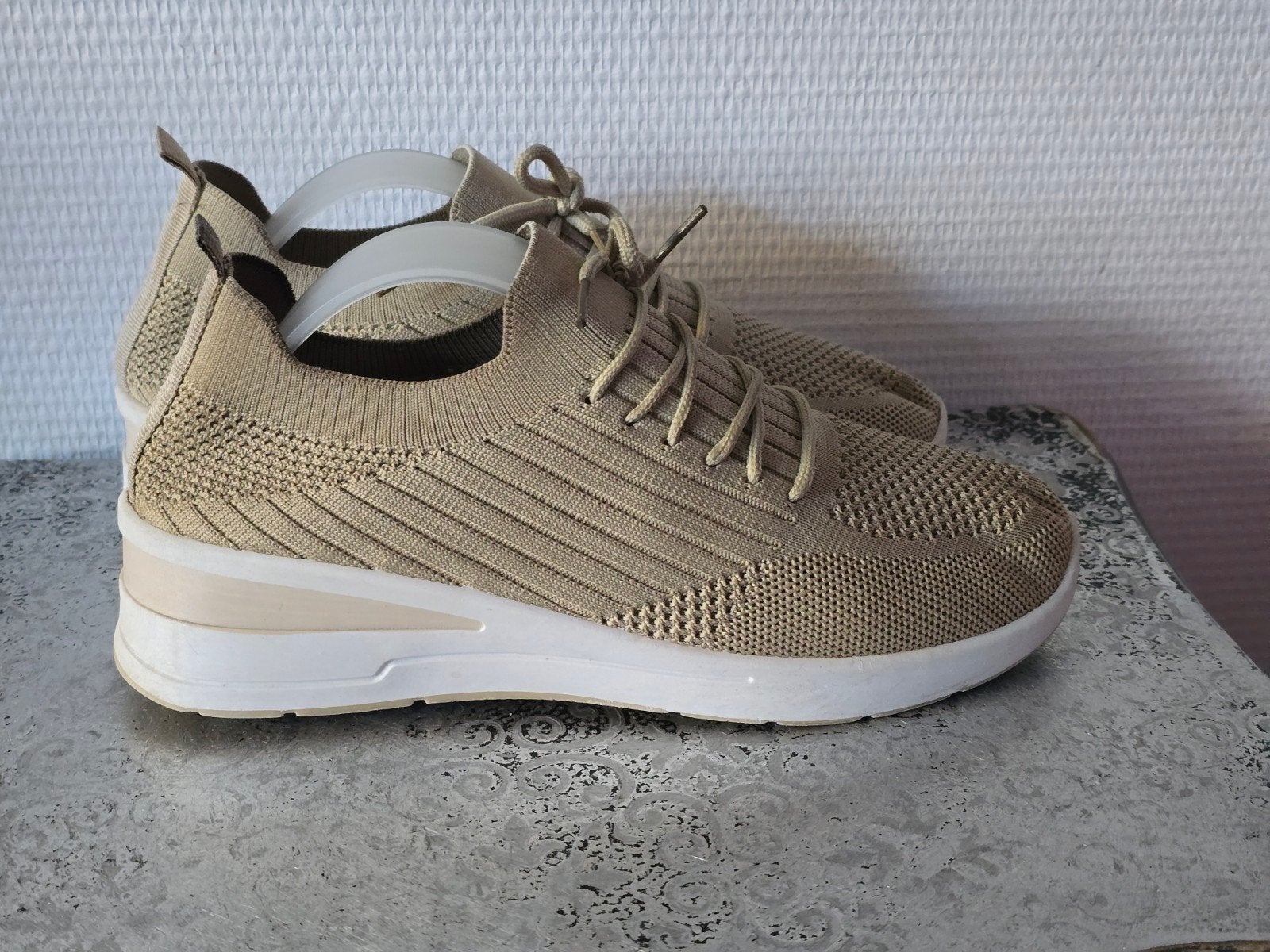 Beige sneakers - Maat 40, Kleding | Dames, Beige, Ophalen of Verzenden, Gedragen, Sneakers of Gympen