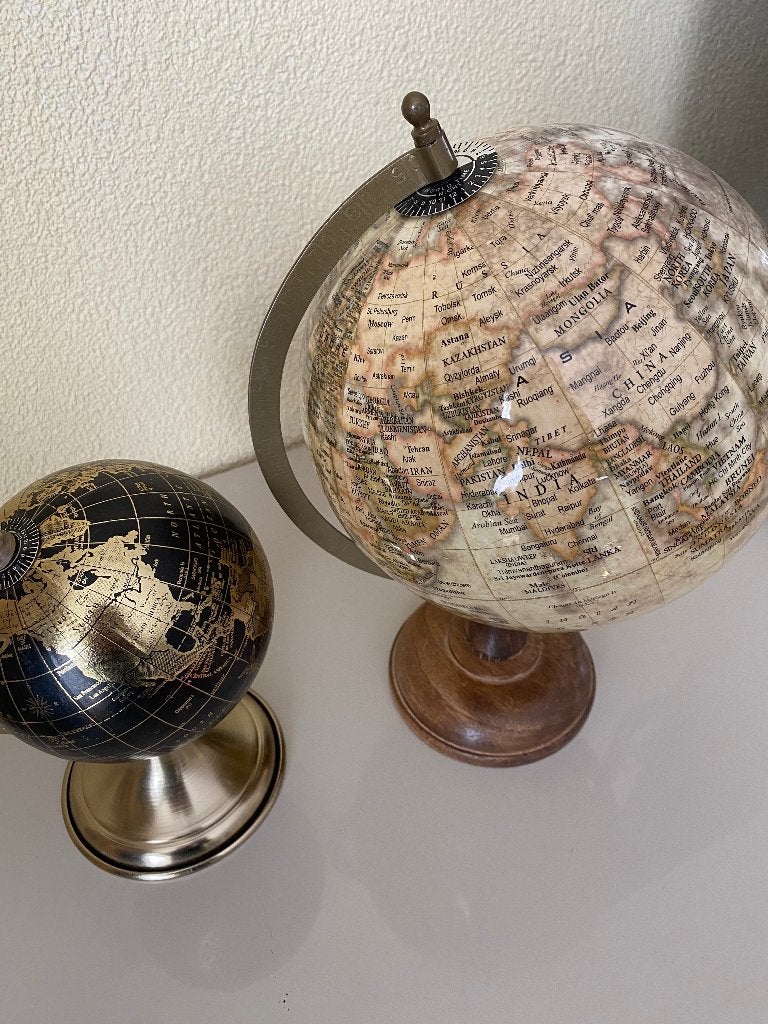Decoratieve Wereldbollen 2x Antieke Stijl Hout en Metaal, Kunststof, 21 cm, Draaibaar, Onbekend