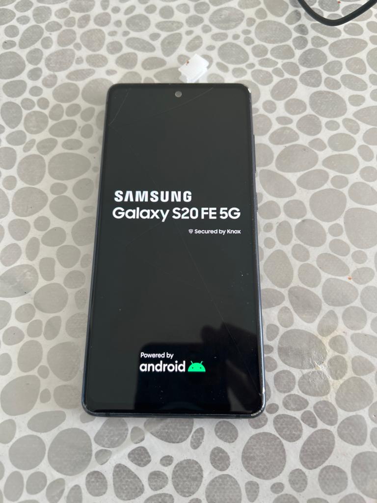 Samsung Galaxy S20 FE 5G - Gebruikt met barsten, Telecommunicatie, Mobiele telefoons | Samsung, Gebruikt, Galaxy S20, Touchscreen
