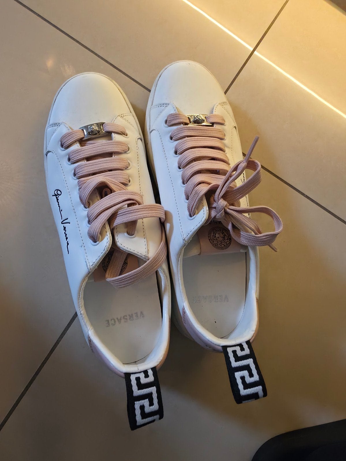 Versace sneakers maat 38
Als nieuw, slechts 2 a 3 x gedragen, Kleding | Dames, Wit, Ophalen of Verzenden, Sneakers of Gympen, Zo goed als nieuw