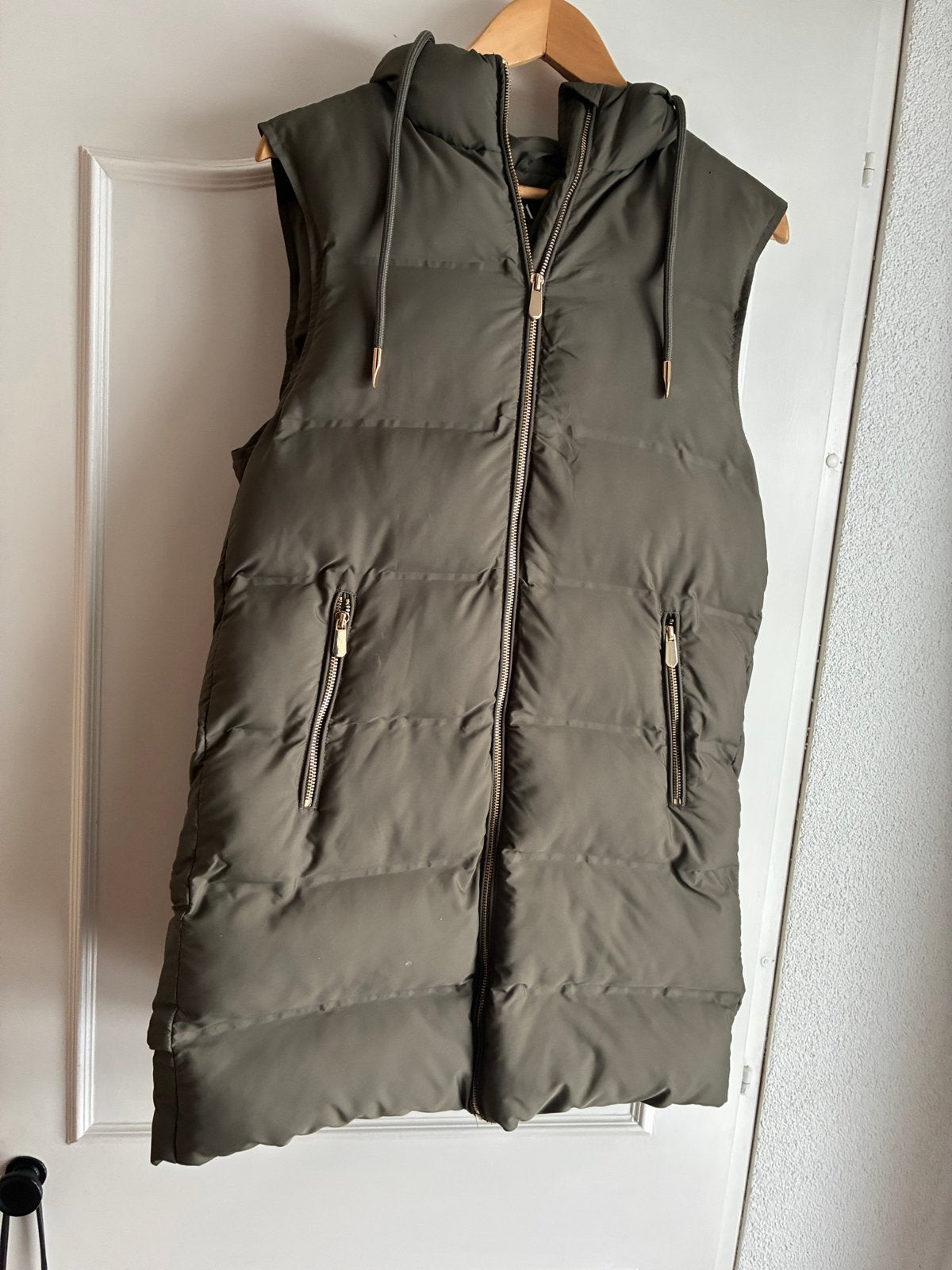 Zara lange gewatteerde bodywarmer met capuchon, Ophalen of Verzenden, Zo goed als nieuw, Maat 36 (S), Groen