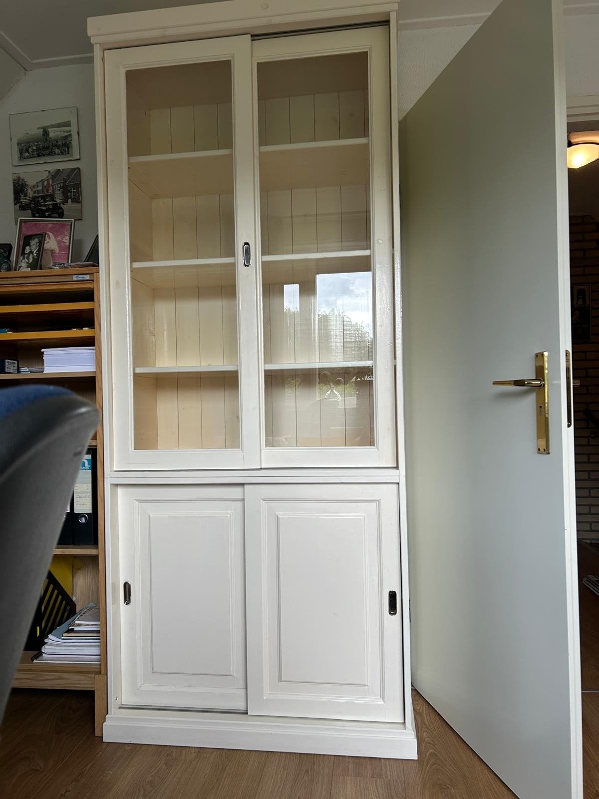 Mooie witte boekenkast met glazen schuifdeuren, Ophalen, Glas, 50 tot 100 cm, Klassiek, Landelijk