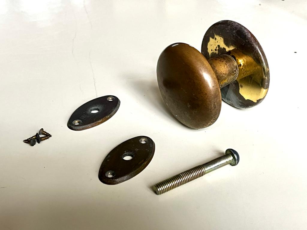 Antieke koperen deurknop met rozetten, Ophalen of Verzenden, Gebruikt, Koper of Messing, Klink of Kruk