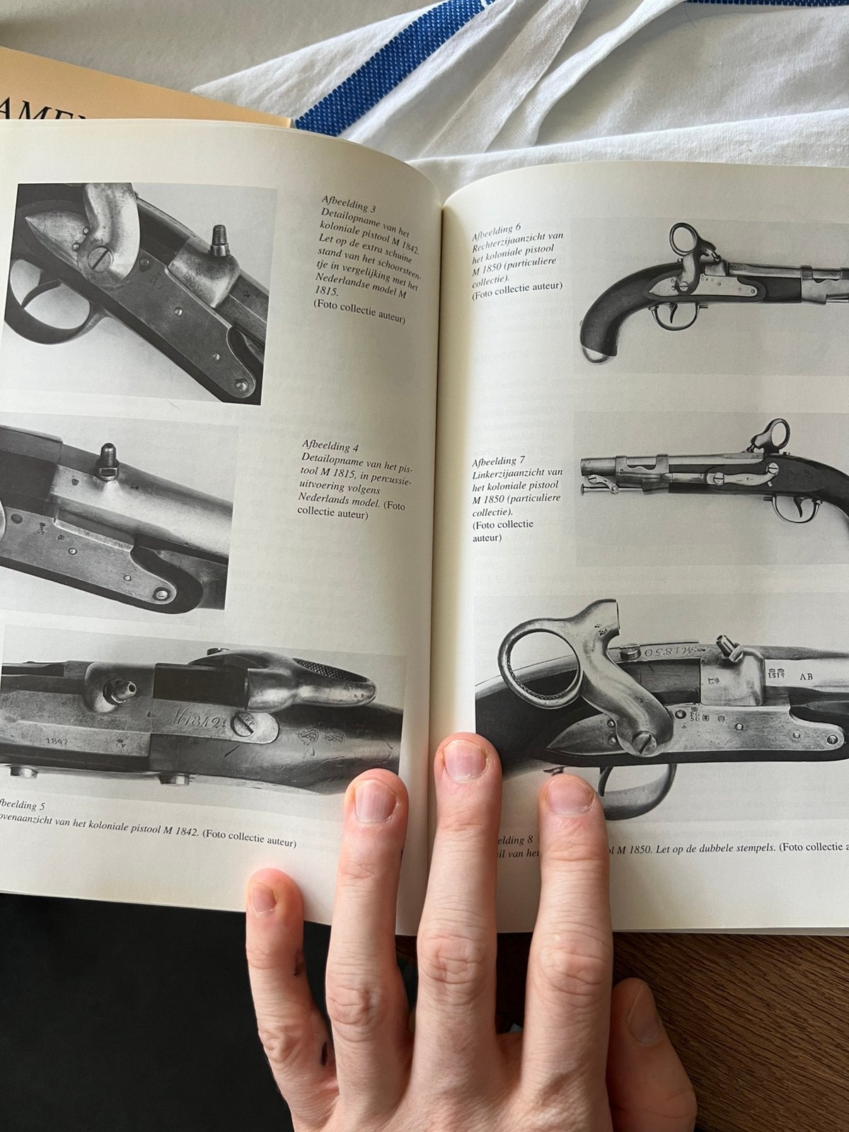 Naslagwerk oa KNIL pistool Pantser Fort Hoek van Holland, Verzamelen, Verzenden, Nederland, Boek of Tijdschrift, Landmacht