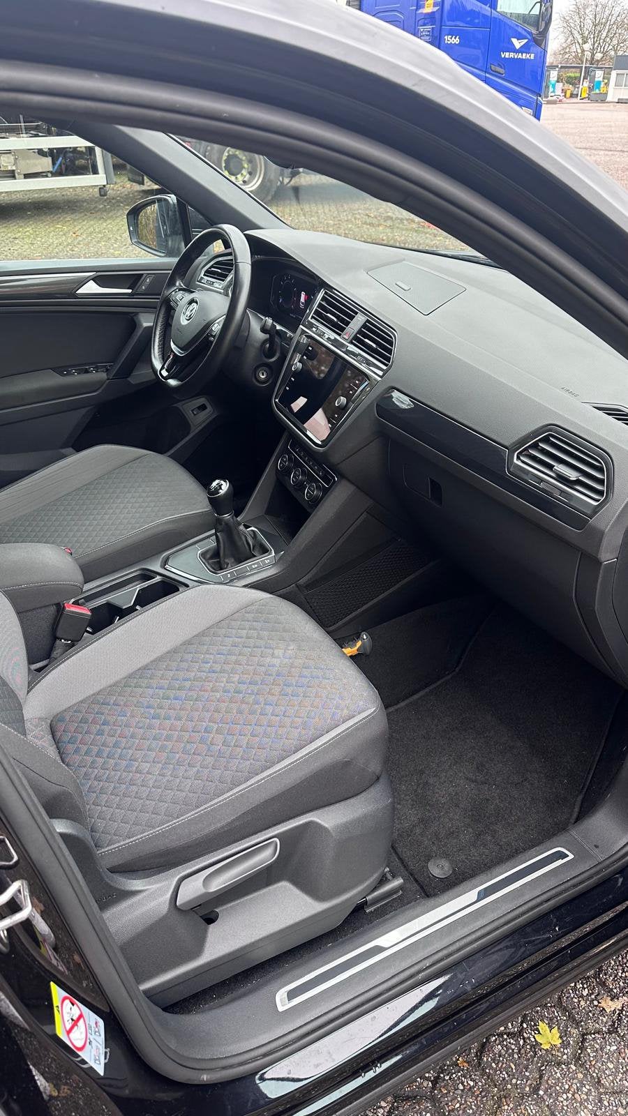 Foto 8 van Volkswagen Tiguan 1.5 TSI R-line 150pk 2019 Zwart