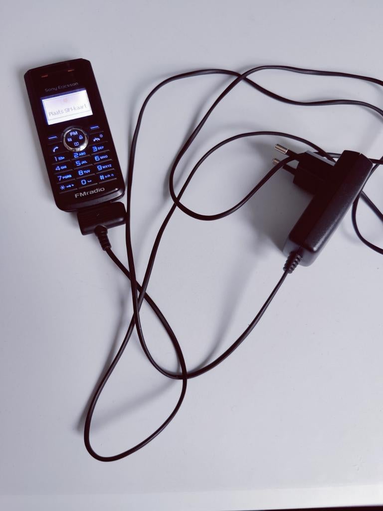 Sony Ericsson mobiele telefoon oud model, Telecommunicatie, Mobiele telefoons | Sony, Ophalen of Verzenden, Geen camera, Zwart