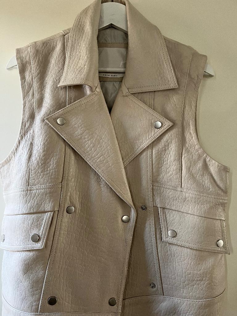 Yaya oversized leren gilet / bodywarmer maat 38 off white, Kleding | Dames, Bodywarmers, Maat 38/40 (M), Verzenden, Wit, Zo goed als nieuw