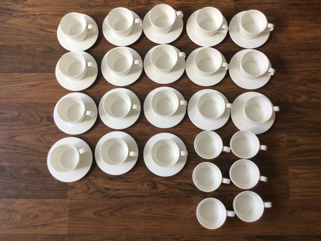 Koffiekopjes met schotels S.t.James, Huis en Inrichting, Ophalen of Verzenden, Zo goed als nieuw, Overige stijlen, Kop(pen) en/of Schotel(s)
