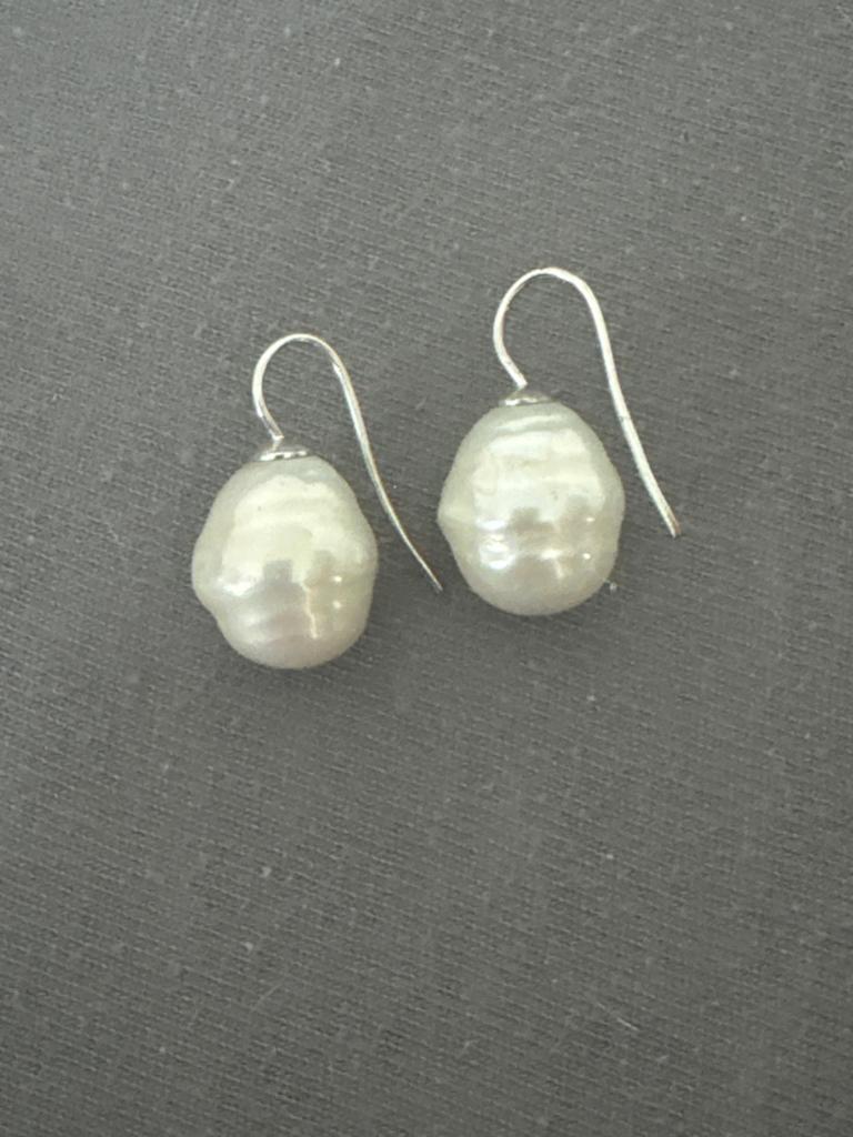 Elegante barok parel oorbellen - Zilver, Hangers, Wit, Ophalen of Verzenden, Zo goed als nieuw