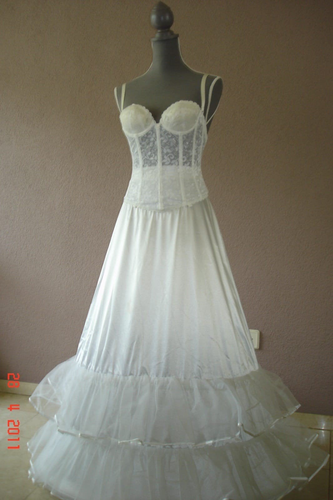 Witte trouwjurk maat 34/36 met hoepelrok, Kleding | Dames, Ophalen, Trouwjurk, Wit, Onbekend