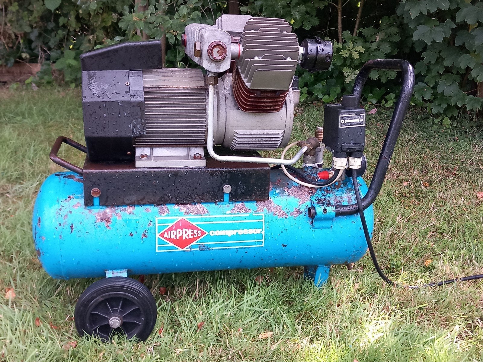 Airpress compressor, Ophalen, Gebruikt, 6 tot 10 bar, 200 tot 400 liter/min