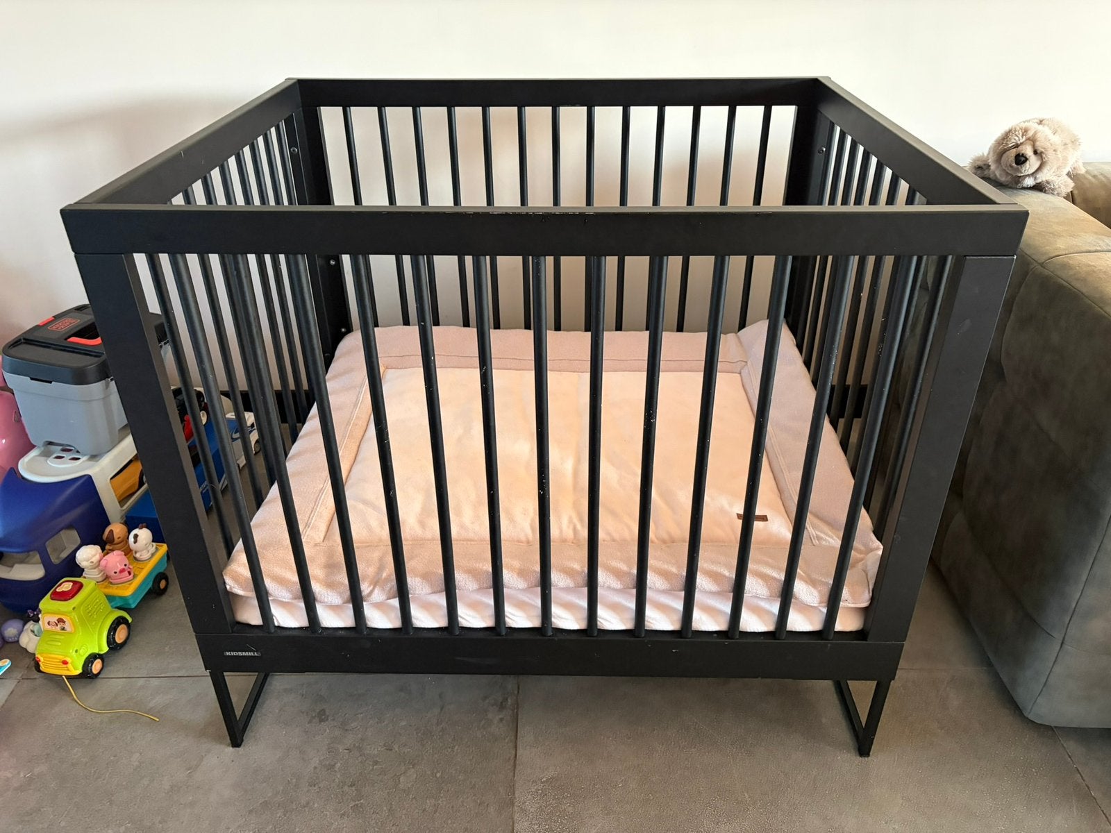Kidsmill Modular Box Mat Zwart incl bodemmatras + boxkleed, Kinderen en Baby's, Boxen, Ophalen, Zo goed als nieuw, Rechthoekig