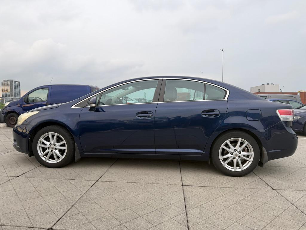Toyota Avensis 1.8 VVTi Business 1e Eig Dealer OH! NL Auto 6, Auto's, Toyota, Voorwielaandrijving, Euro 5, 15 km/l, Blauw