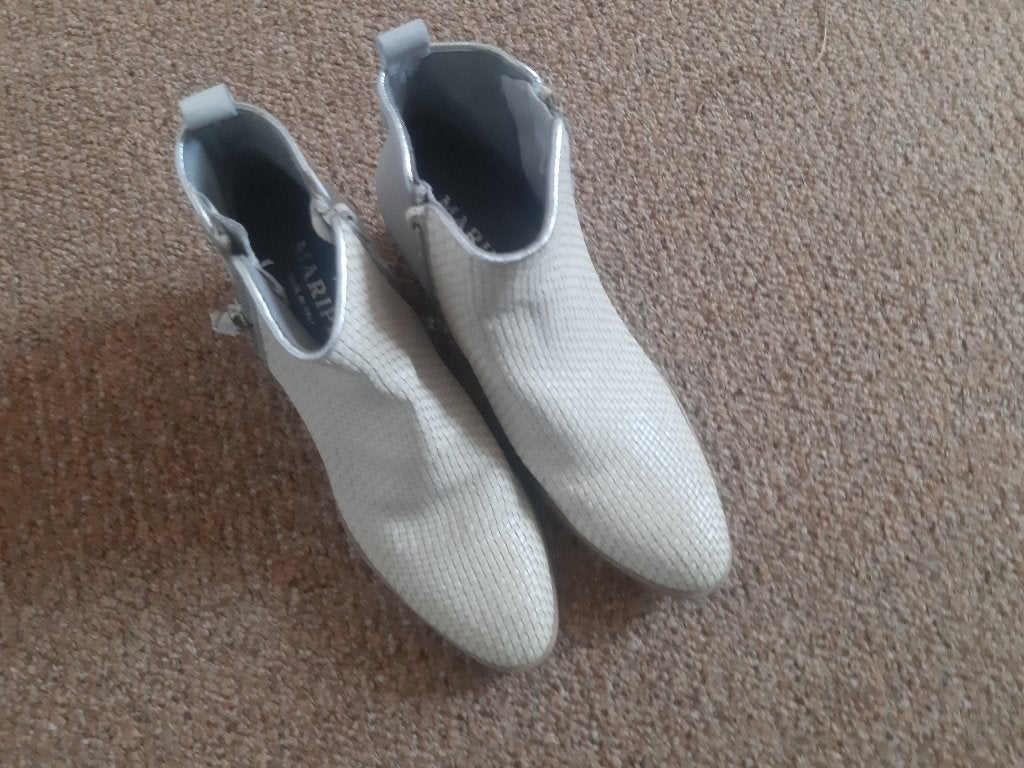 prachtige lichte laarzen Maripe maat 38, Kleding | Dames, Schoenen, Ophalen, Overige kleuren, Lage of Enkellaarzen, Zo goed als nieuw