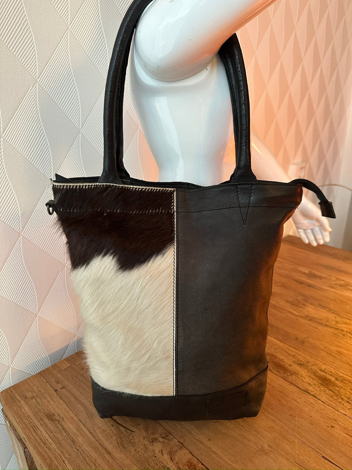 Amsterdam Design Justified tas - leer & koeienhuid, Sieraden, Tassen en Uiterlijk, Tassen | Damestassen, Ophalen of Verzenden