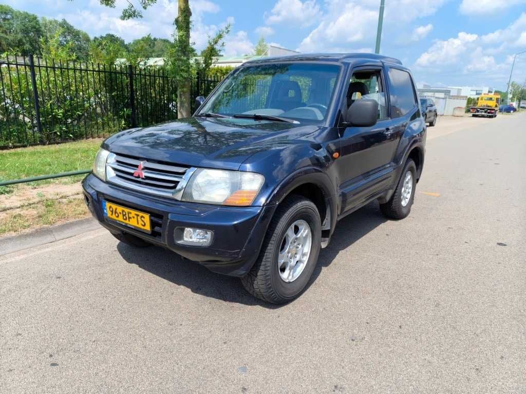 Mitsubishi - 2002 - Pajero - 3.2 Di-D GLS HR - 96-BF-TS, Auto's, Mitsubishi, Voorwielaandrijving, Gebruikt, 2800 kg, Origineel Nederlands