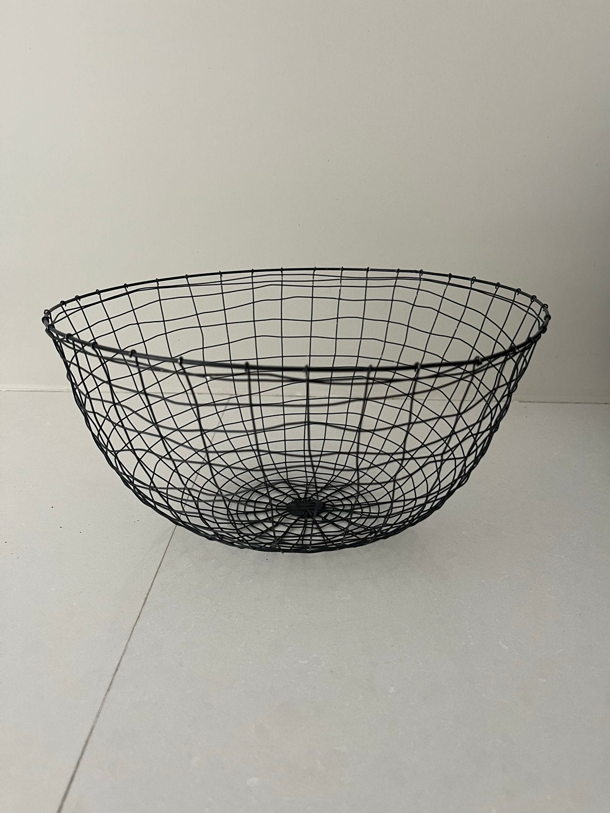 Sissy-Boy Draad Fruitschaal Zwart Ø30 cm, Huis en Inrichting, Handgemaakt, Schaal, Rond, Ophalen of Verzenden