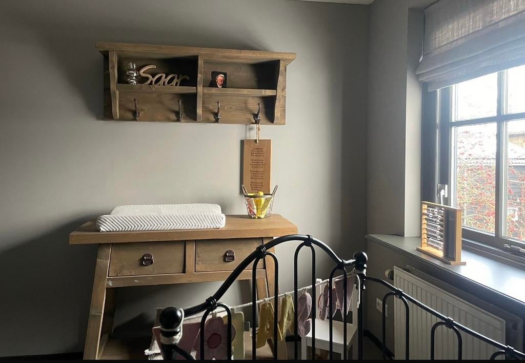 Prachtige commode met kapstok, Ophalen, 50 tot 70 cm, Voetruimte, 100 cm of meer