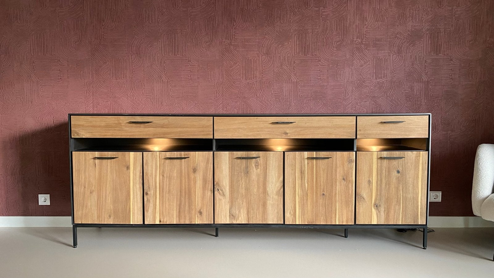 Foto 11 van Houten dressoir 240 cm met LED verlichting