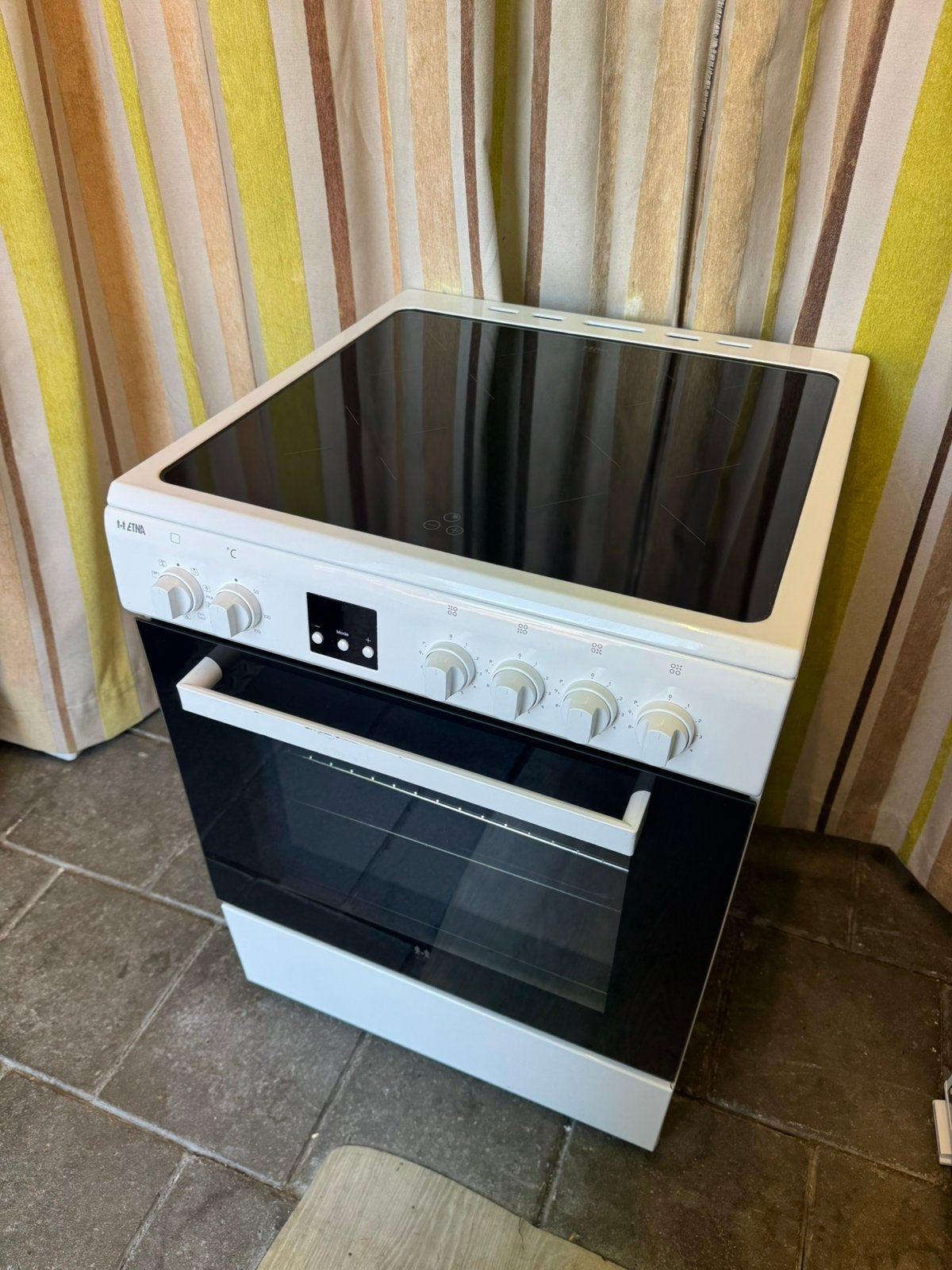 3 Fasen Inductie Oven | ETNA | Werkt Goed | Schoon, Ophalen, Gebruikt, 4 kookzones, Inductie