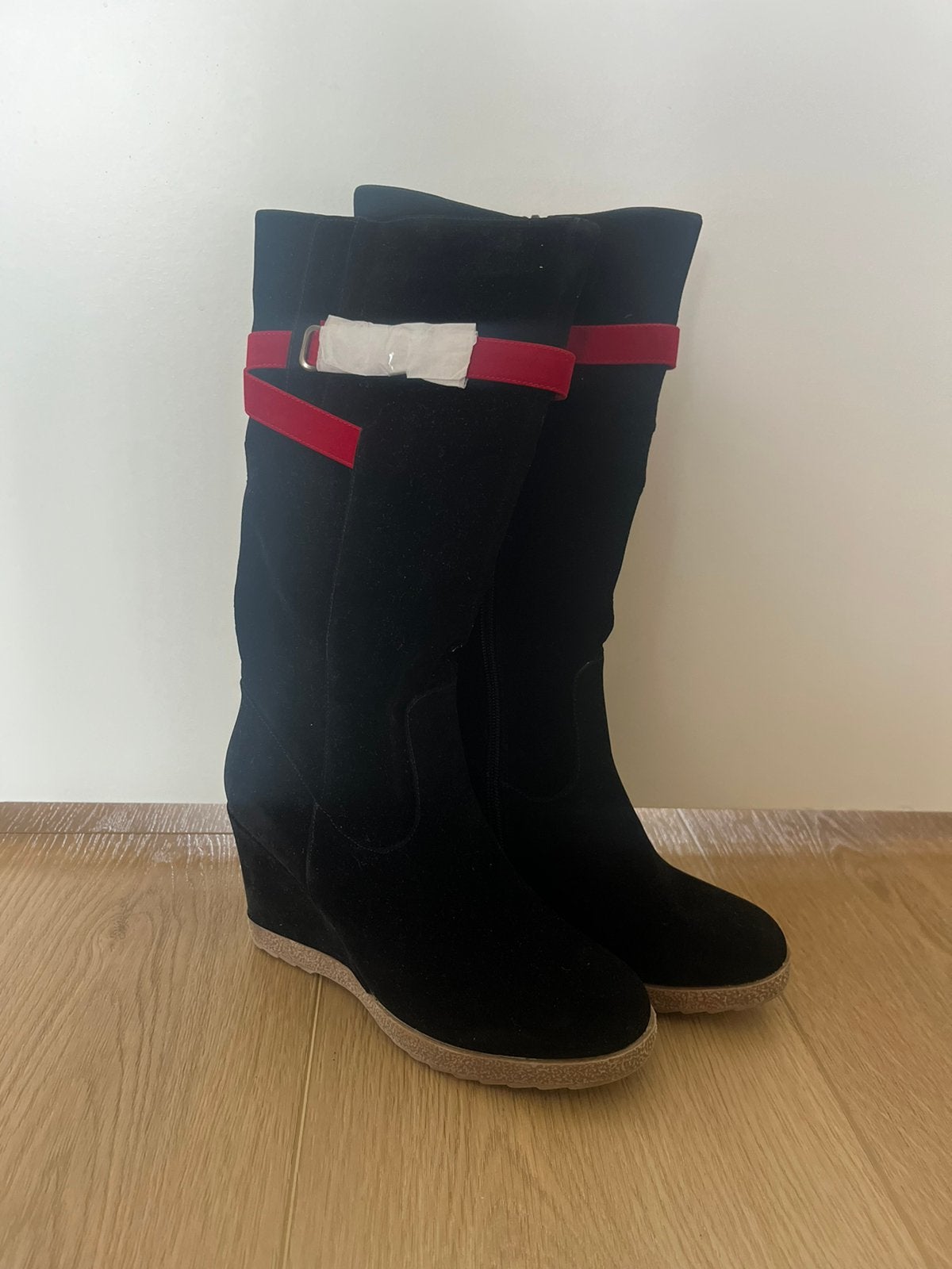 Zwarte suede sleehak laarzen, mt 36, ongedragen, Kleding | Dames, Schoenen, Ophalen of Verzenden, Zo goed als nieuw, Zwart, Hoge laarzen