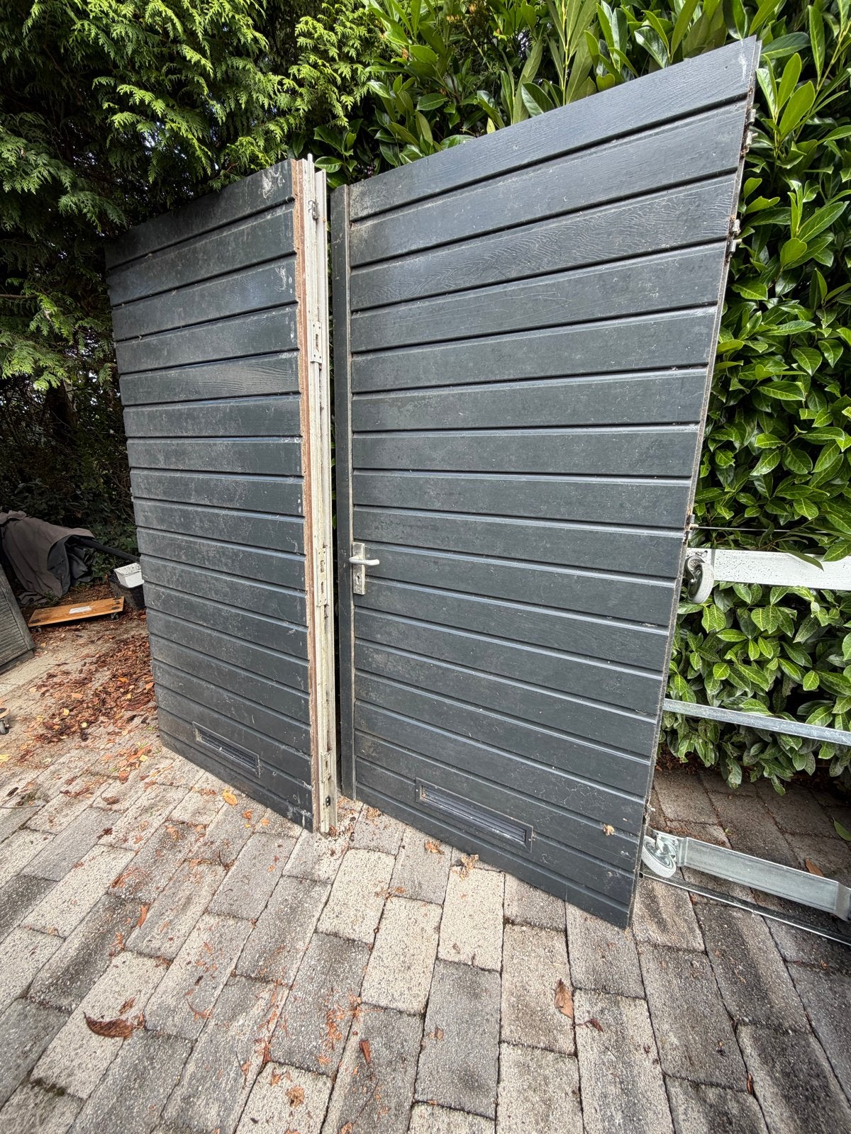 Gebruikte Garagedeur - Hardhout, per deur 110x226,5, Gebruikt, 215 cm of meer, Garagedeur, Hout