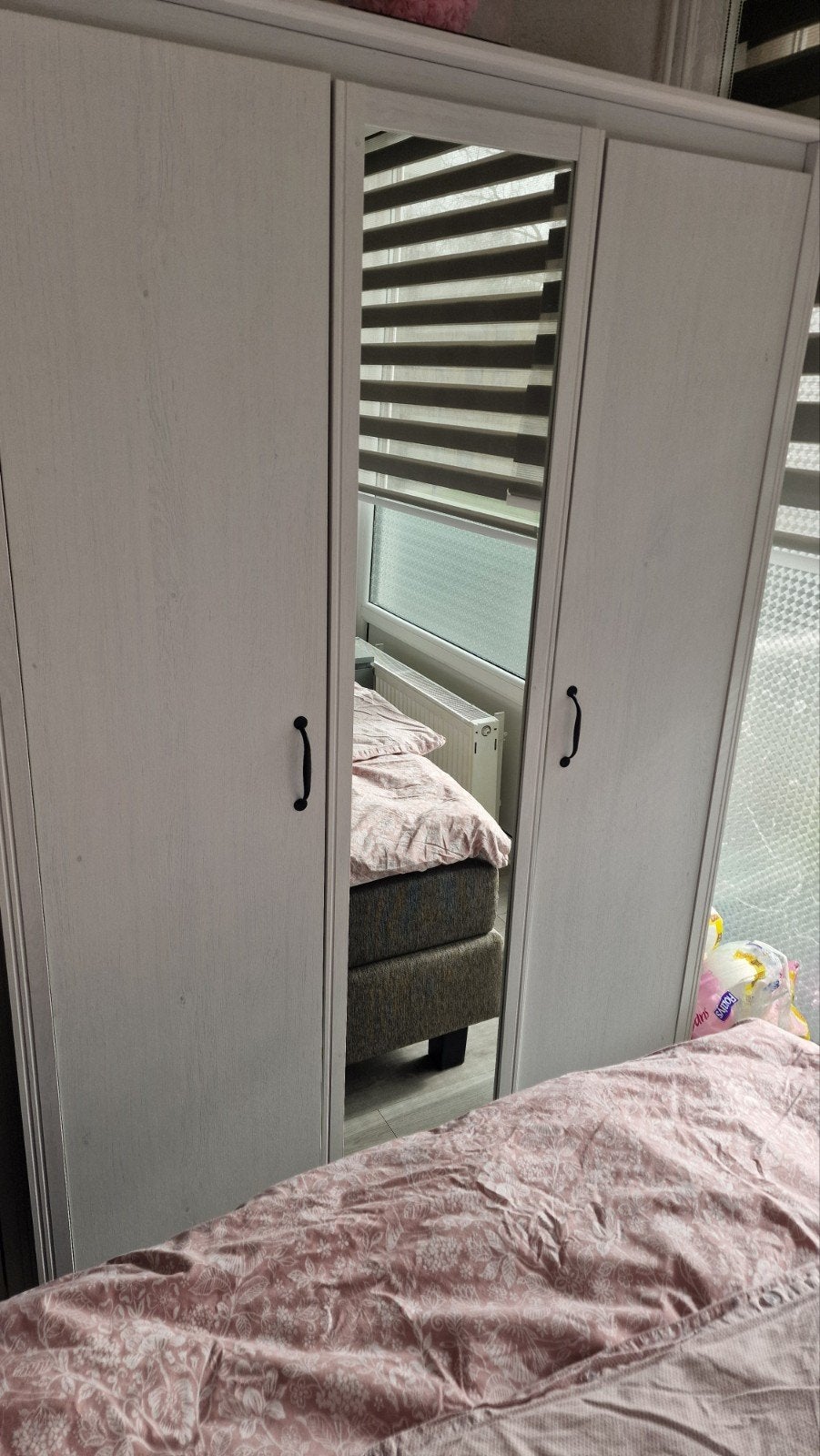 Kledingkast met spiegeldeur - Zo goed als nieuw, Huis en Inrichting, Ophalen, 100 tot 150 cm, Zo goed als nieuw, Modern