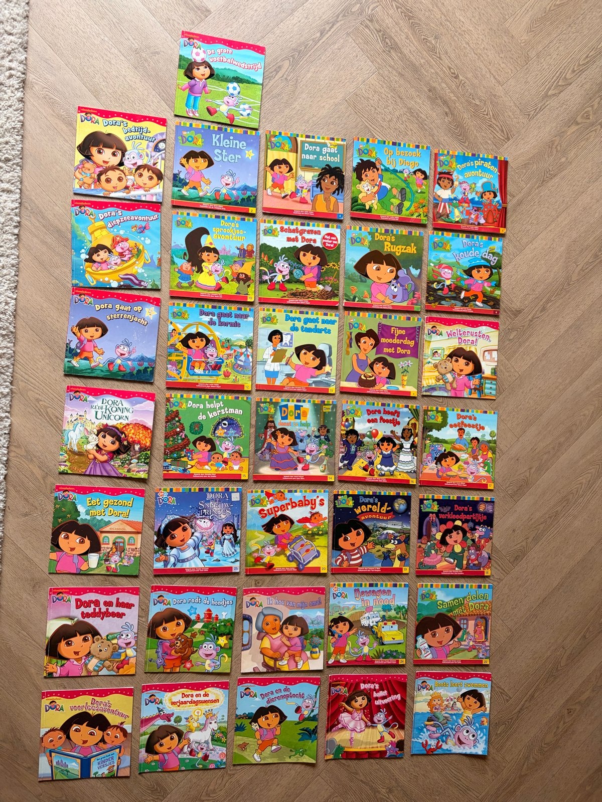 Diverse Dora boekjes, Gelezen, Jongen of Meisje, Ophalen of Verzenden, Voorleesboek