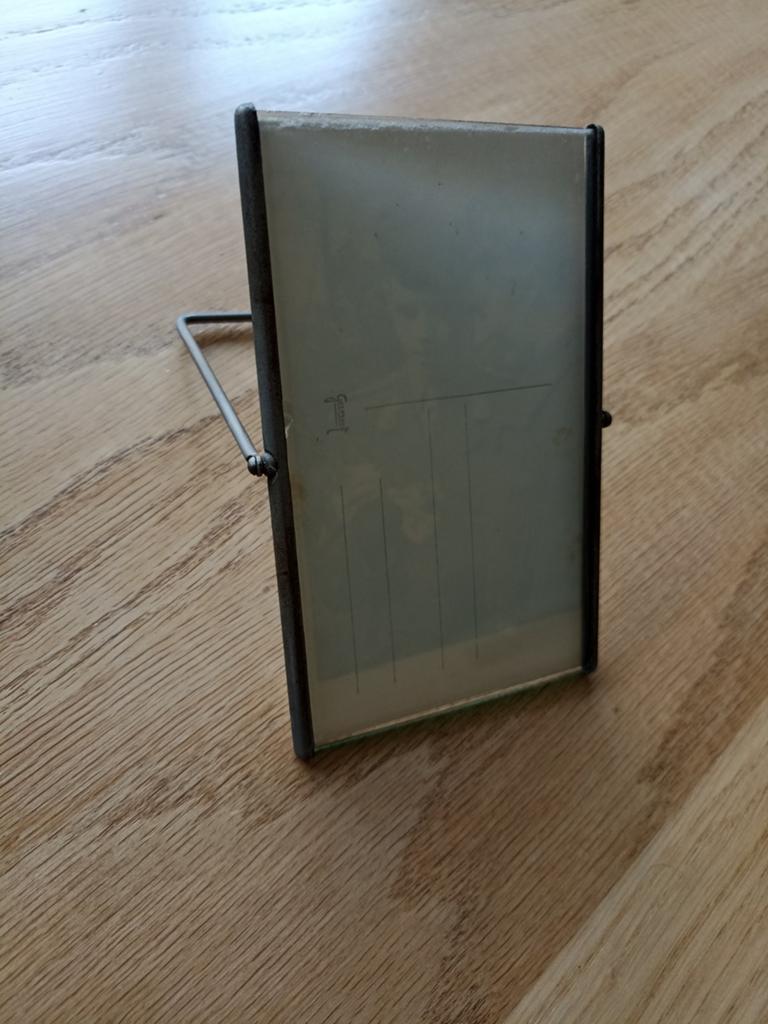 Vintage fotolijstje met standaard 1950 dubbel glas, Audio, Tv en Foto, Fotografie | Fotolijsten, Ophalen of Verzenden, Gebruikt
