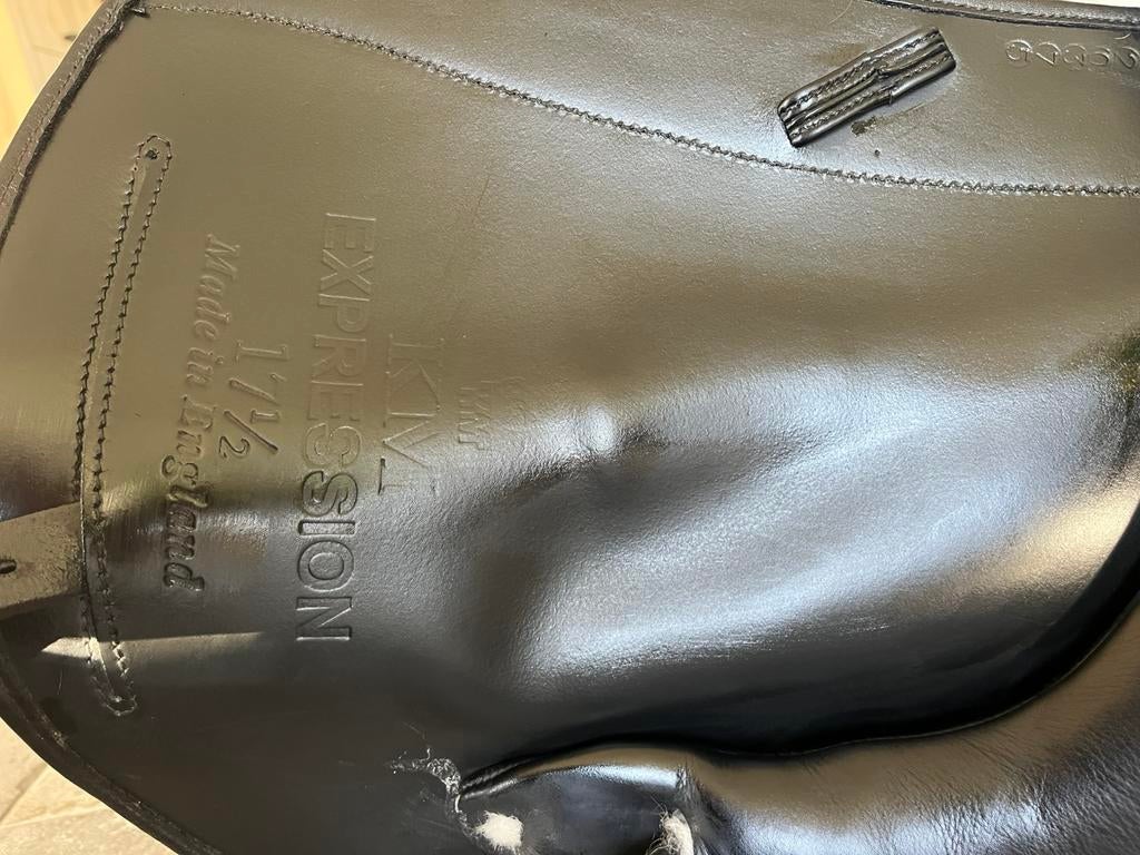 KM Zadel Expression 17,5 inch M/W, Ophalen, Dressuur