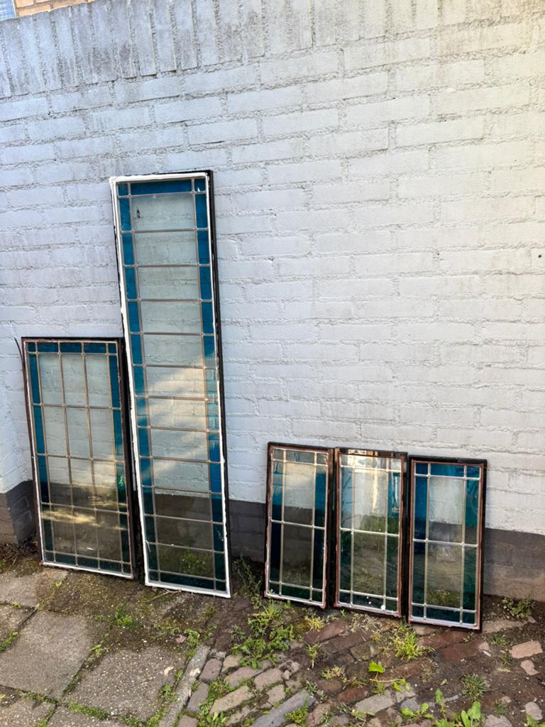 Verschillende maten glas in lood ramen. Blauw en bruin/geel, Ophalen, Gevelraam of Ruit, Gebruikt, Minder dan 80 cm