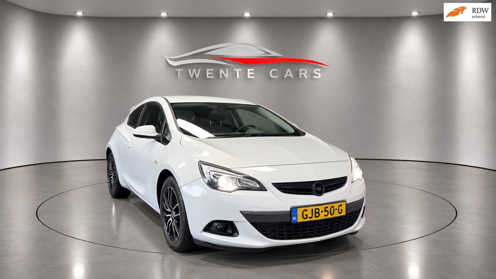 Opel ASTRA GTC 1.6 Turbo Sport 180PK | Led | Navi | PDC | Cr, Euro 5, Gebruikt, Zwart, 4 cilinders