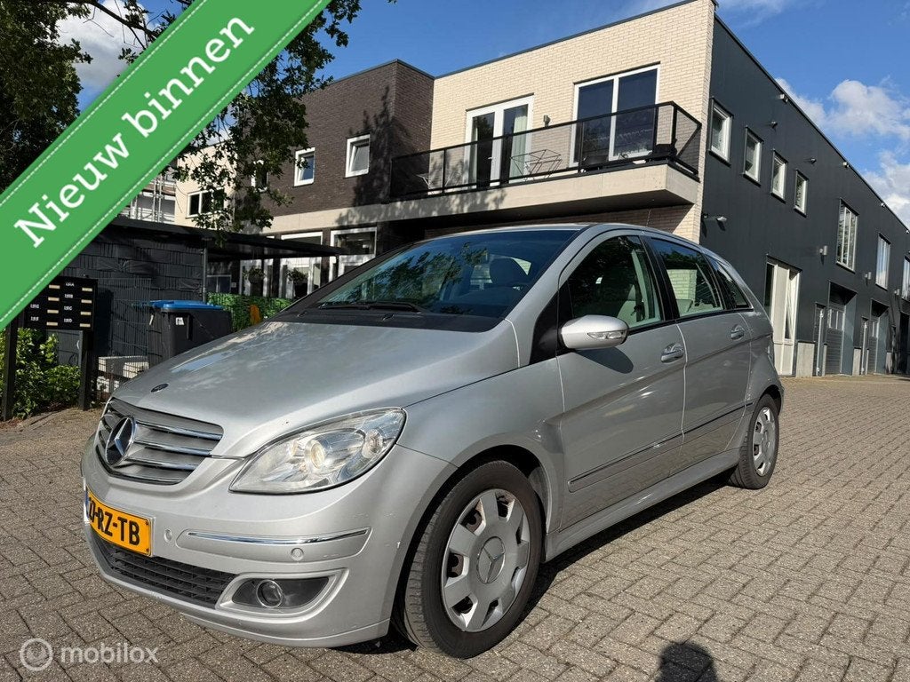 Mercedes B-klasse 200|Automaat|Carplay|Pdc|Pano|hoge instap, 136 pk, Gebruikt, 4 cilinders, 1290 kg
