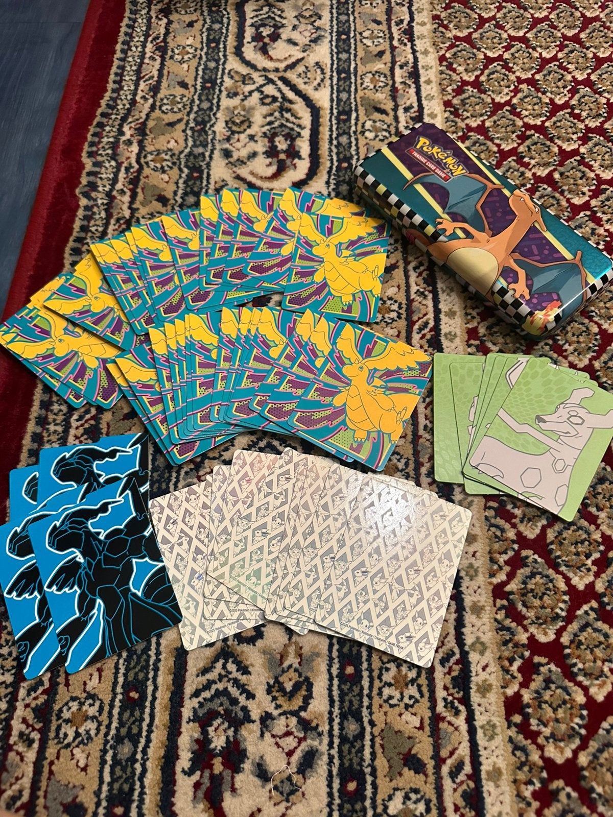 48 pokemon kaart binders + charizard tin, Ophalen of Verzenden, Nieuw, Foil