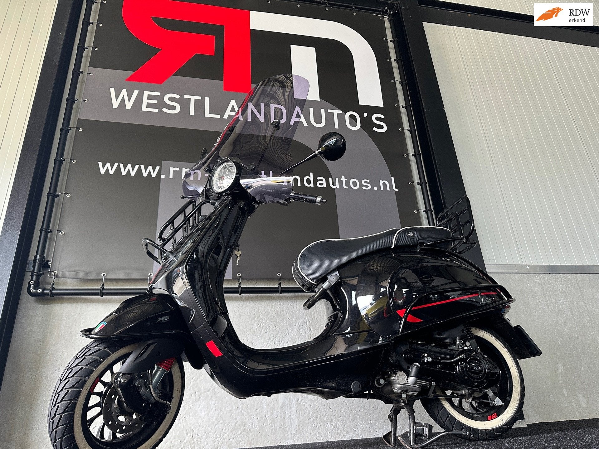 Vespa Snorscooter Primavera 4T bomvol/white wall banden /bag, Gebruikt, Honderdland 770
2676LV  Maasdijk, NL, Vespa, Info@rm-westlandautos.nl