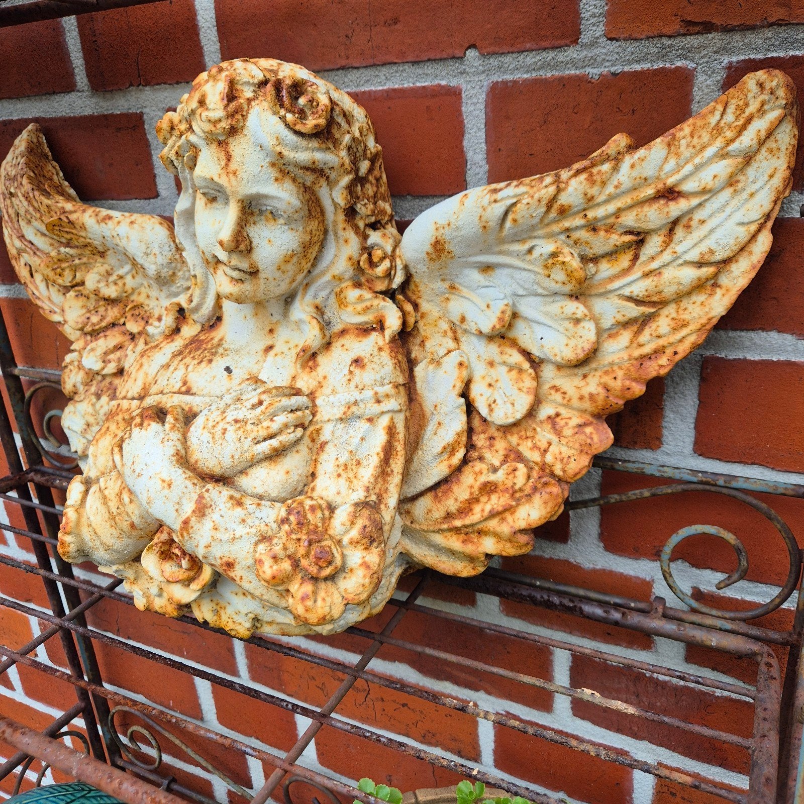 Grote decoratieve Engel 52 x 29cm van gietijzer, Tuin en Terras, Tuinbeelden, Ophalen, Zo goed als nieuw, Metaal, Engelenbeeld