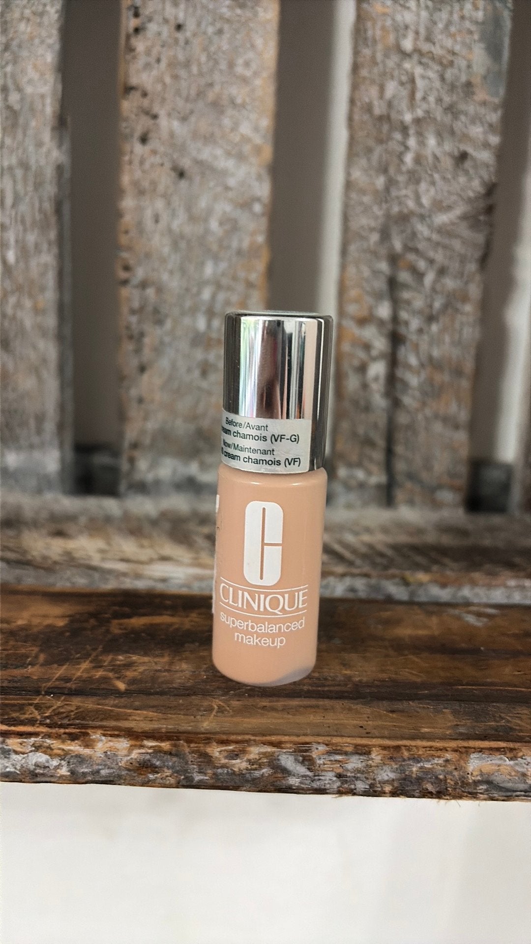 Clinique Super Balanced Foundation CN40, Ophalen of Verzenden, Zo goed als nieuw, Beige, Gehele gezicht