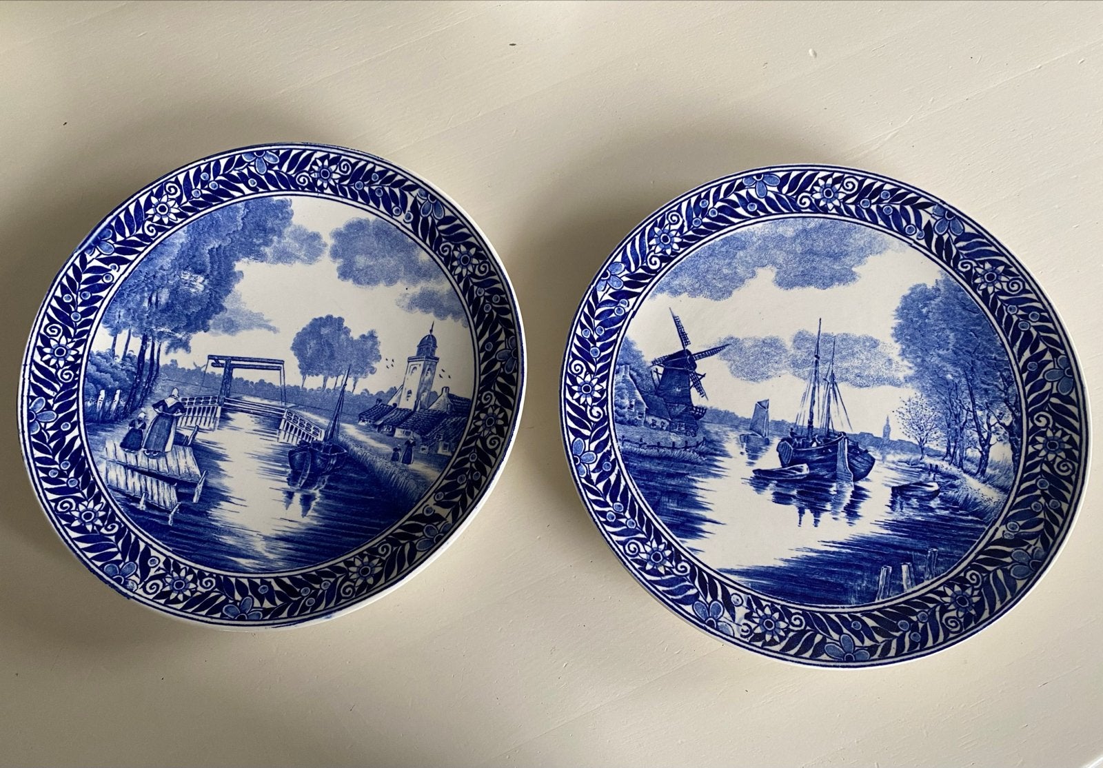 Boch Frères La Louvière Delfts Blauw Wandborden (2 stuks), Ophalen of Verzenden