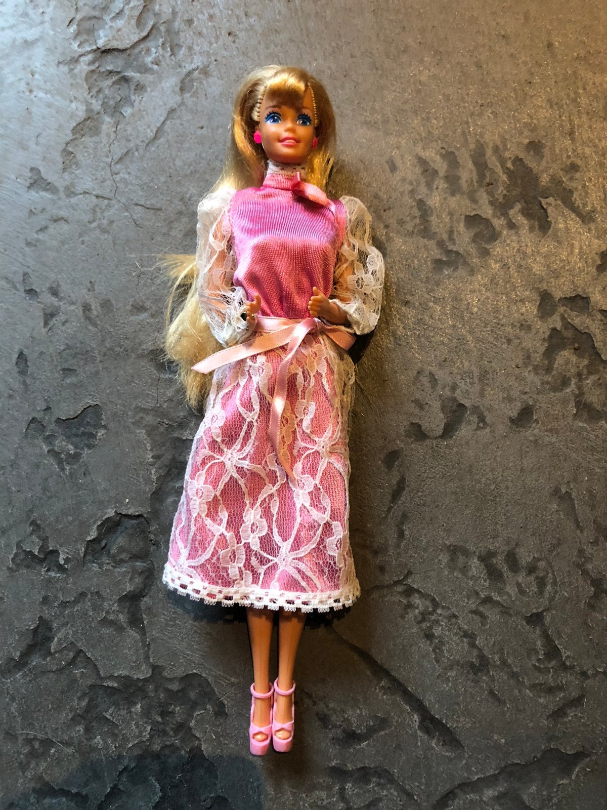 Vintage barbie 1966 mattel in roze / wit  heart outfit, Ophalen, Zo goed als nieuw, Fashion Doll