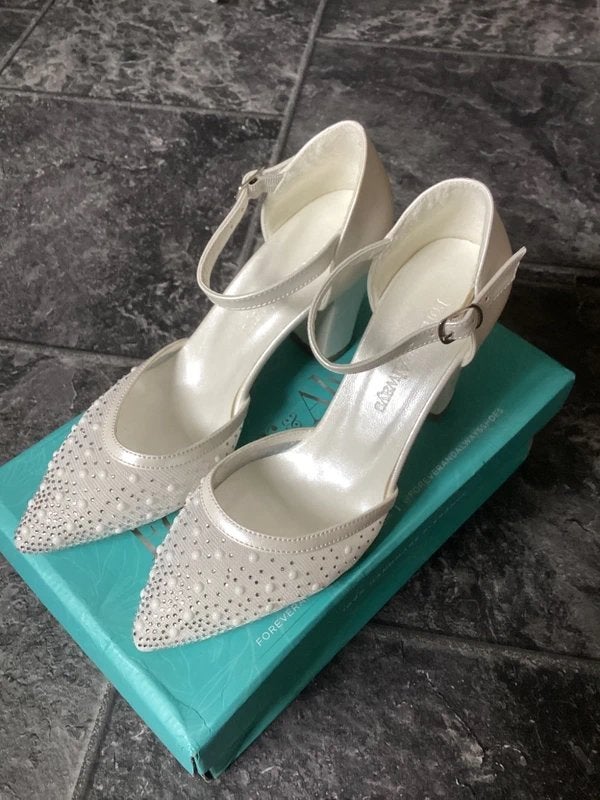 Bruidsschoen kant en parel, Kleding | Dames, Trouwkleding en Trouwaccessoires, Ophalen of Verzenden, Zo goed als nieuw, Wit, Schoenen