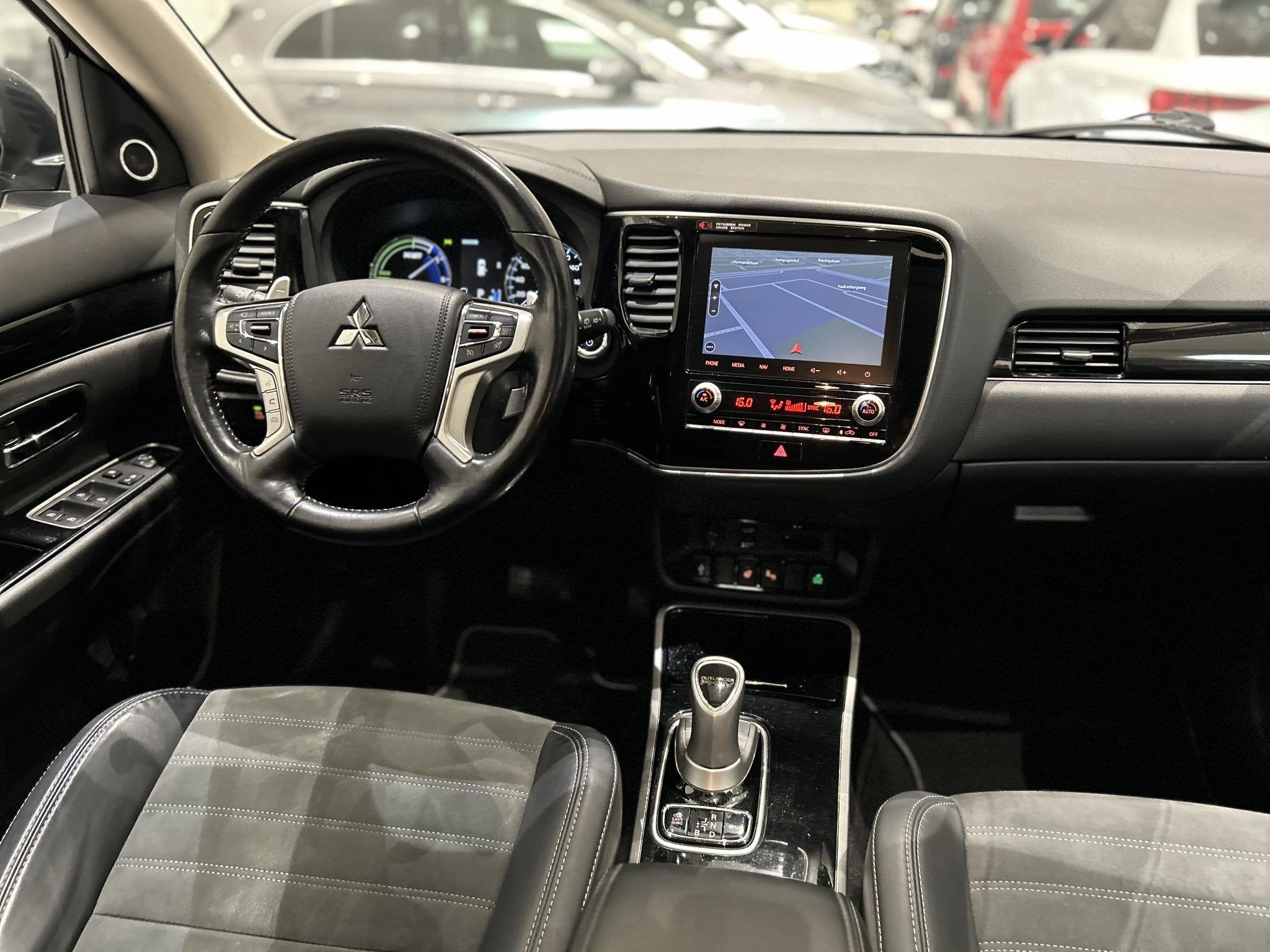Mitsubishi Outlander 2.4 PHEV Intense+ | Panoramadak | Stoel, Auto's, Automaat, Euro 6, 4 cilinders, 1865 kg