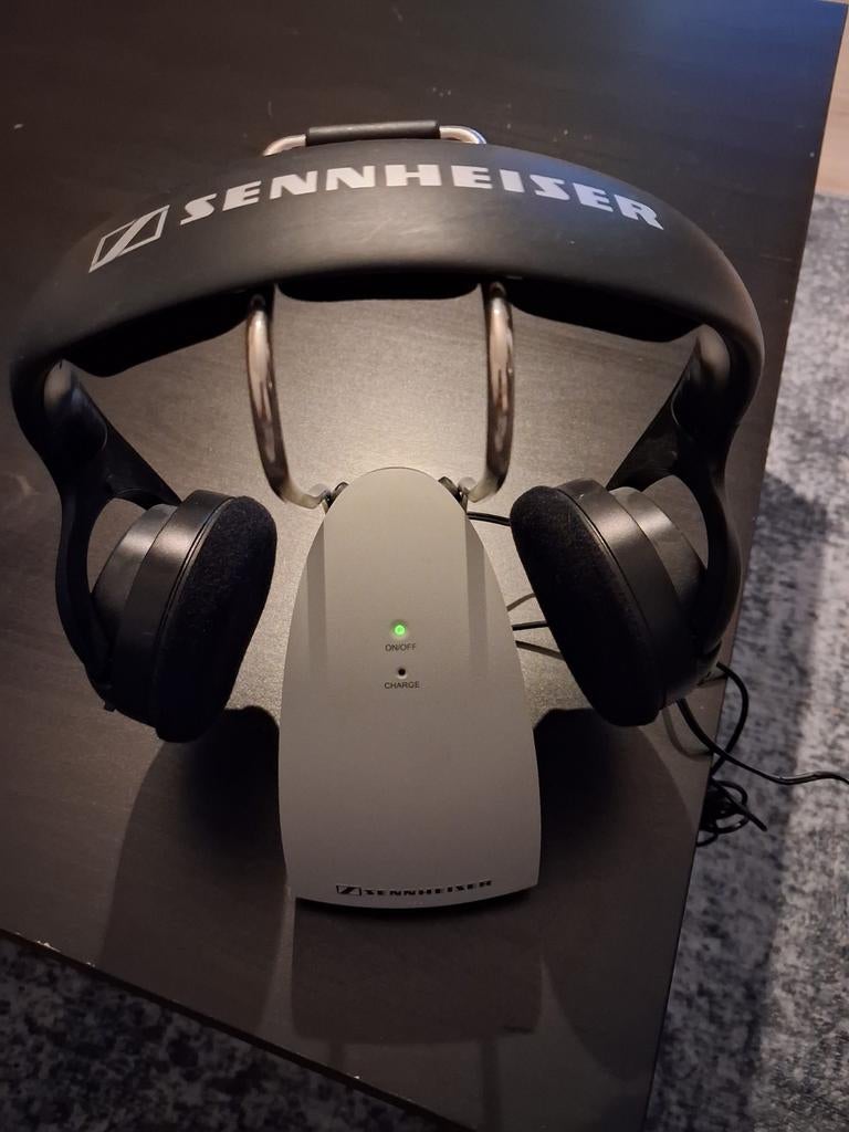 Sennheiser HDR 118 Infrarood Hoofdtelefoon met Oplaadstation, Sennheiser, Zo goed als nieuw, Draadloos, Op oor (supra aural)