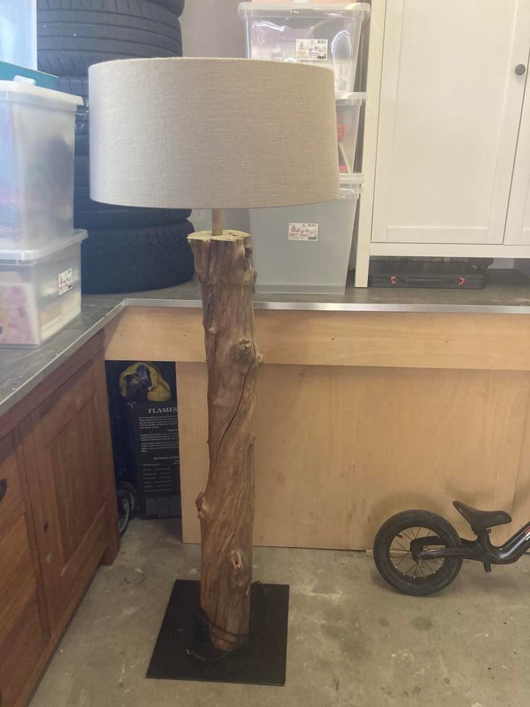 Mooie boomstamlamp, Ophalen, Zo goed als nieuw, Hout, 150 tot 200 cm