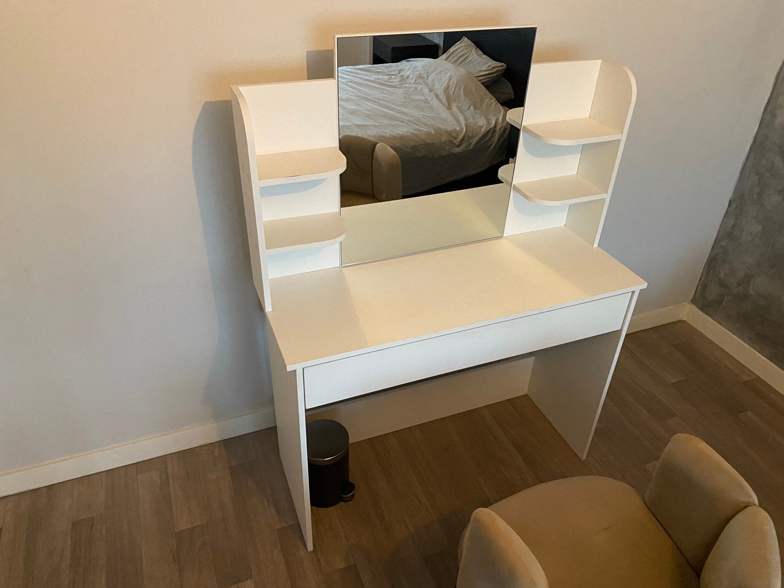 Witte make-up tafel met spiegel en opbergruimte, Huis en Inrichting, Tafels | Kaptafels, Ophalen, Gebruikt, 100 tot 150 cm, 50 tot 100 cm