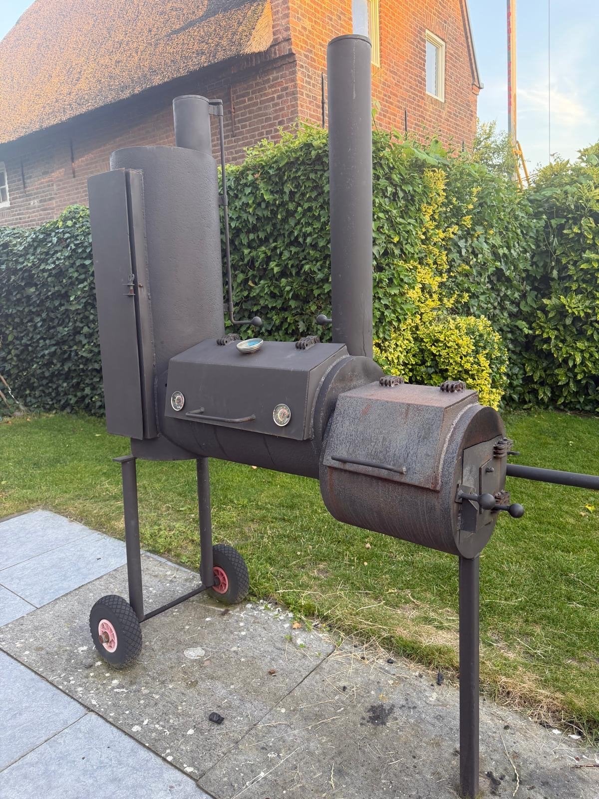Handgemaakte Smoker BBQ - Dik Metaal, Reverse Flow, Ophalen, Gebruikt