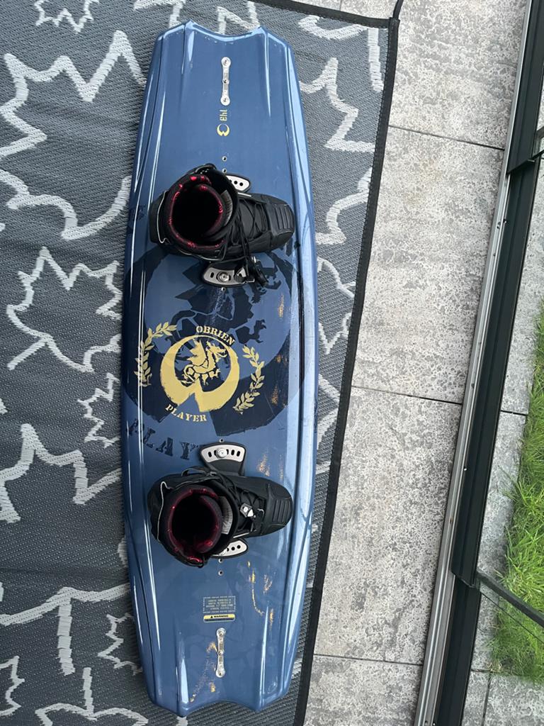 Wakeboard O'Brien Player 143cm met Ronix bindingen, Ophalen, Gebruikt, Board en Schoenen