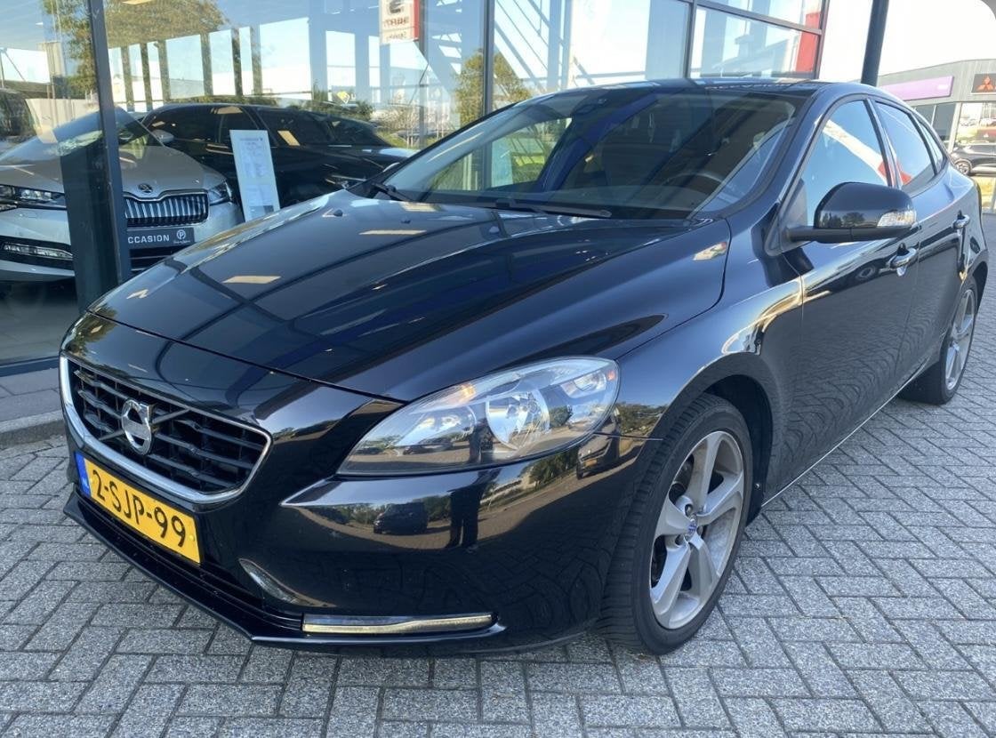Volvo V40 1.6 T3 Kinetic 150pk | Orig NL | Navi, Voorwielaandrijving, Stof, Gebruikt, Zwart