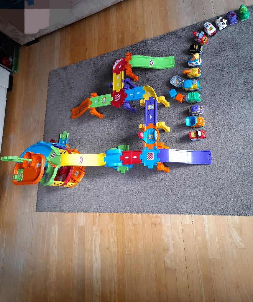 V tech toet toet toren met rijbaan inclusief 9 auto's, Kinderen en Baby's, Speelgoed | Vtech, Ophalen of Verzenden, Gebruikt, 4 tot 6 jaar